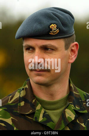 Squadrone RAF ha esortato a far crescere la barba Foto Stock