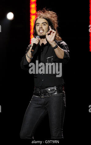 Il marchio Russell si esibisce durante il concerto della commedia Teenage Cancer Trust presso la Royal Albert Hall nel centro di Londra. Foto Stock