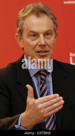 Tony Blair, durante una conferenza stampa al faro di Glasgow. Foto Stock