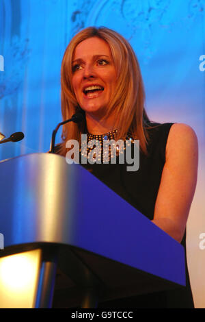 Credete di ottenere una cena di gala - Savoy Hotel. Credete di ottenere con Kelly Holmes e la Youth Sport Trust. Ospite, Gabby Logan Foto Stock