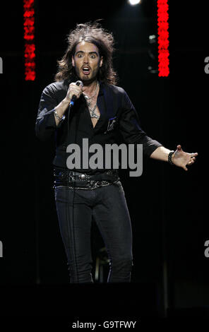 Il marchio Russell si esibisce durante il concerto della commedia Teenage Cancer Trust presso la Royal Albert Hall nel centro di Londra. Foto Stock