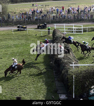 Horse Racing - John Smith il Grand National Meeting - Eglinton Foto Stock