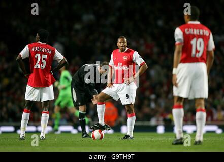 Calcio - fa Barclays Premiership - Arsenal / Manchester City - Emirates Stadium. I giocatori dell'Arsenal si levano in piedi in piedi dopo l'equalizzatore di Manchester City segnato da DaMarcus Beasley Foto Stock