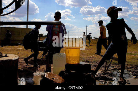 Sesto della popolazione mondiale "non hanno accesso ad acqua pulita" Foto Stock