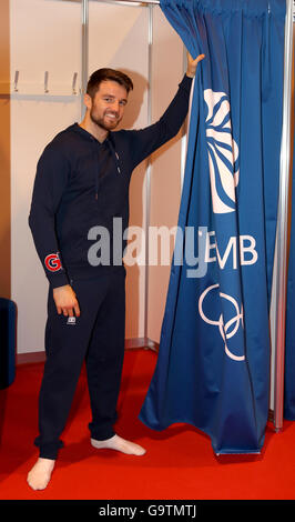 Boxer Anthony Fowler dietro le quinte durante l'arredare la sessione al NEC di Birmingham. Foto Stock