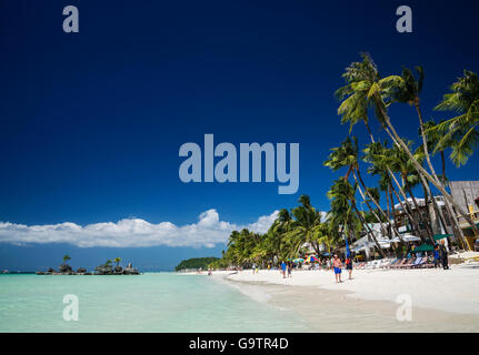 Il Boracay Island costa tropicale spiaggia paesaggio nelle Filippine Foto Stock