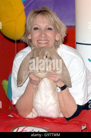 Ingrid Tarrant lancia la Pasqua a Hamleys - Londra Foto Stock