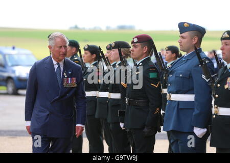 Il Principe di Galles arriva a Beaumont-Hamel, Francia, per una cerimonia di commemorazione, ospitato dal governo del Canada per contrassegnare il centesimo anniversario dell inizio della Battaglia delle Somme. Foto Stock