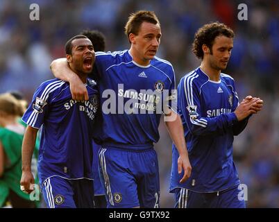 Calcio - fa Cup - Semifinale - Blackburn Rovers v Chelsea - Old Trafford. John Terry di Chelsea, Ricardo Carvalho e Ashley Cole festeggiano al fischio finale. Foto Stock