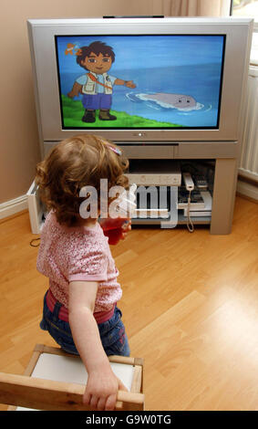 Esperto avverte la TV dei ragazzi il tempo "dovrebbe essere razionata' Foto Stock