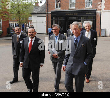 Il principe visite villaggio Poundbury Foto Stock