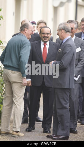 Il principe visite villaggio Poundbury Foto Stock