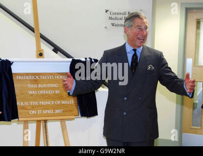 Il principe visite villaggio Poundbury Foto Stock