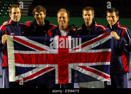 Great Britain's (da sinistra a destra) Greg Rusedski, Jamie Murray, John Lloyd, Andy Murray e Tim Henman durante una fotocellula al NEC di Birmingham. Foto Stock