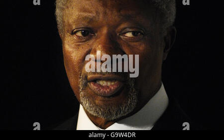 L'ex Segretario Generale delle Nazioni Unite Kofi Annan parla durante una visita presso il Gleneagles Hotel nel Perthshire. Foto Stock