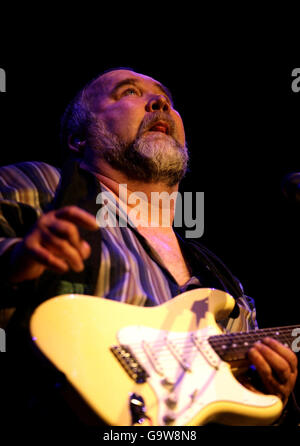 John Martyn in concerto - Londra. John Martyn suona dal vivo in concerto presso la Royal Albert Hall nel centro di Londra. Foto Stock