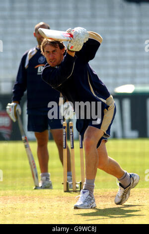 Cricket - friendly - Surrey v Bradford Leeds UCCE - The Brit Oval. Rikki Clarke, Surrey Foto Stock