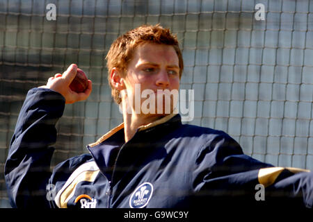 Cricket - friendly - Surrey v Bradford Leeds UCCE - The Brit Oval. Simon King, Surrey Foto Stock