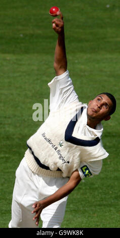 Cricket - Liverpool Victoria County Championship - Division One - Giorno 1 - Yorkshire Phoenix v Durham dinamo - Headingley C... Foto Stock