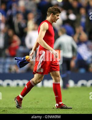 Calcio - UEFA Champions League - semifinale - prima tappa - Chelsea / Liverpool - Stamford Bridge. Steven Gerrard di Liverpool esce sconcertato dopo il fischio finale. Foto Stock