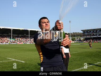 Rugby Union - Guinness Premiership - Worcester Warriors / Saracens - Sixways Stadium. Il Thinus Delport di Worcester celebra la vittoria sui Saraceni dopo la partita della Guinness Premiership al Sixways Stadium di Worcester. Foto Stock