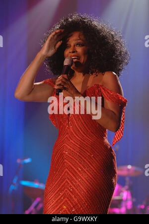 Diana Ross suona in concerto alla Wembley Arena nel nord di Londra. Foto Stock