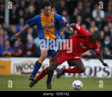 Calcio - Coca Cola Football League due - Play Off Semi finale - Prima tappa - Shrewsbury Town v Milton Keynes Dons - Gay Prato Foto Stock