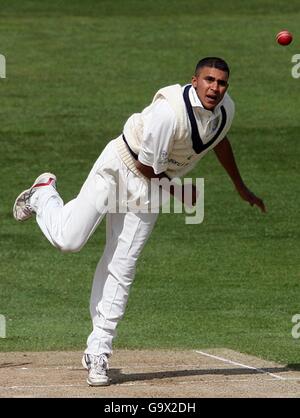 Cricket - Liverpool Victoria County Championship - Division One - Giorno 1 - Yorkshire Phoenix v Durham dinamo - Headingley C... Foto Stock