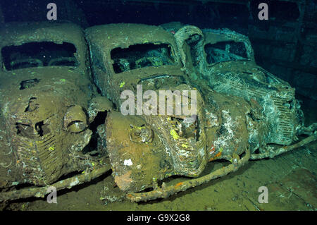 Vecchia FIAT AUTO, il relitto del mercantile italiana Umbria, affondato 1941, Wingate Reef, Port Sudan, Sudan, Africa / Port Sudan Foto Stock