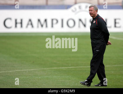 Il manager di Manchester United Sir Alex Ferguson durante una sessione di formazione a San Siro, Milano, Italia. Foto Stock