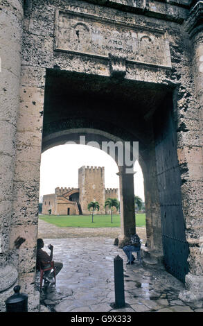 Ingresso della città, Fort Ozama, Santo Domingo, Repubblica Dominicana, isola di Hispaniola, dei Caraibi Foto Stock