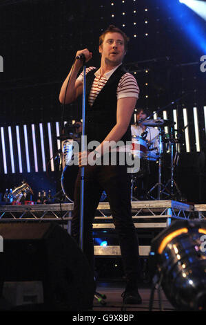 BBC radio 1's Big Weekend - Preston. Ricky Wilson dei Kaiser Chiefs che si esibiscono durante il Big Weekend della BBC radio 1, a Preston. Foto Stock