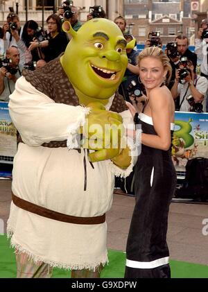Cameron Diaz arriva per la prima britannica di Shrek il terzo al cinema Odeon a Leicester Square, nel centro di Londra. Foto Stock