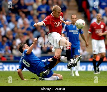 Darren Fletcher di Manchester United e Frank Lampard di Chelsea la sfera Foto Stock