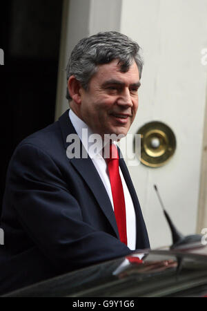 Il Cancelliere Gordon Brown lascia 11 Downing Street, Londra. Foto Stock