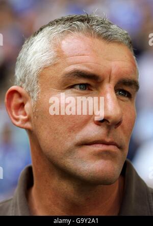 Calcio - Bundesliga tedesca - Schalke 04 contro FC Nurnberg - VeltinsArena. Mirko Slomka, pullman Schalke 04. Foto Stock