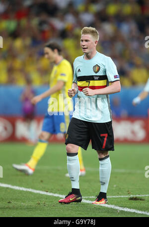 Kevin De Bruyne del Belgio in azione durante UEFA EURO 2016 partita contro la Svezia a Allianz Riviera Stade de Nice Foto Stock