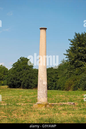 Colonna romana della rovina dei nemesi tempio a Scarbantia parco archeologico, Bécsi domb, Sopron, Ungheria, Europa Foto Stock