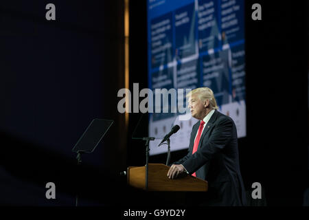 Sarah Palin e Donald Trump parlare al Western conservatore del vertice di Denver, Colorado. Foto Stock