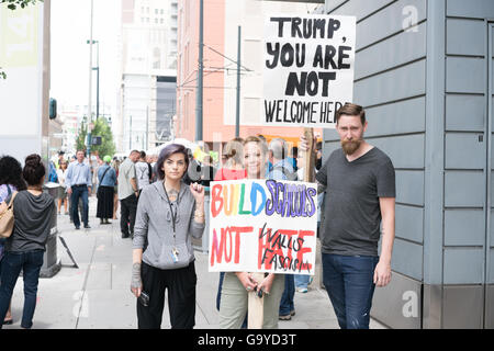 Sarah Palin e Donald Trump parlare al Western conservatore del vertice di Denver, Colorado. Foto Stock