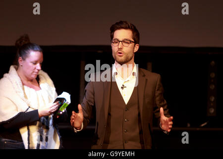 Edinburgh, Regno Unito. Il 1 luglio 2016. Edinburgh International Magic Festival eseguito da 1-8 luglio. Edimburgo. Foto di David Gerard. Pak@ Mera/Alamy Live News Foto Stock