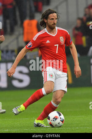 Lille Métropole, Francia. 01 Luglio, 2016. Joe Allen del Galles controlla la sfera durante UEFA EURO 2016 quarto di finale di partita di calcio tra Galles ed il Belgio a Stade Pierre Mauroy a Lille Métropole, Francia, 01 luglio 2016. Foto: Peter Kneffel/dpa/Alamy Live News Foto Stock