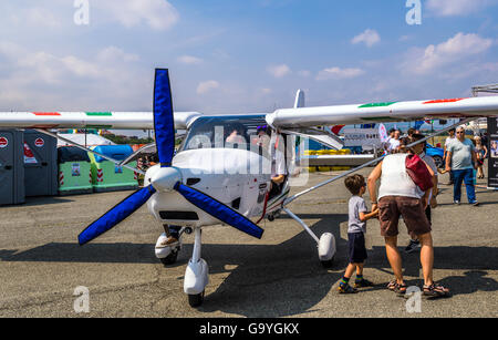 Italia Torino Collegno Aereoclub evento Luglio 2, 2016 l'Aeroporto Centennial Torino Aeritalia - 1916/2016 - aereo da turismo Credito: Davvero Facile Star/Alamy Live News Foto Stock