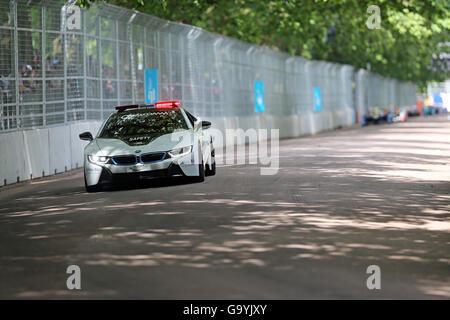 Parco di Battersea, Londra, Regno Unito. 03 Luglio, 2016. Auto di sicurezza implementate durante il Round 10 2016 FIA Formula e Londra ePRIX, Parco di Battersea, Londra, UK, 3 luglio 2016 Credit: Simon Balson/Alamy Live News Foto Stock