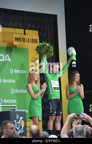 Angers, Francia. 4 Luglio, 2016. Tour de France 2016 - Fase 3 - Granville ad Angers. Vincitori podio Mark Cavendish, dimensione del team dei dati e la ricezione maglia verde per questa fase di gara- Credito: Elaine Simmonds/Alamy Live News Foto Stock