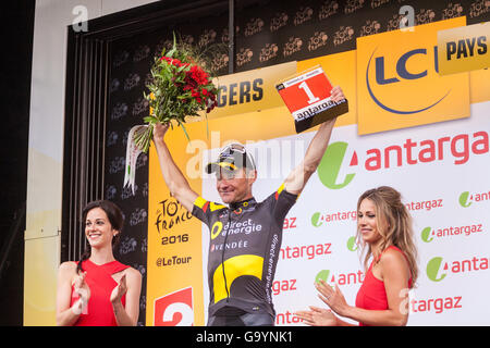 Angers, Francia. 4 lug 2016. Thomas Voeckler sul podio al 103 edizione del Tour de France in Angers, Francia. Credito: Julian Elliott/Alamy Live News Foto Stock