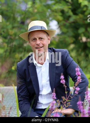 Hampton Court, UK. 4 Luglio, 2016. Joe Swift, BBC presentatore a RHS Hampton Court Palace Flower Show. Credito: Groombridge/Alamy Live News Foto Stock