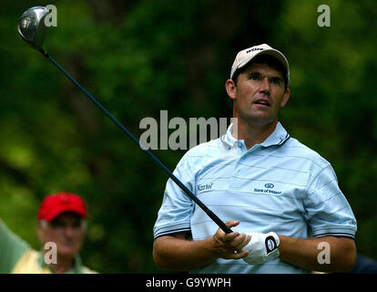 L'Irelands Padraig Harrington si tira fuori durante l'Irish Open all'Adare Manor Hotel and Golf Resort, Limerick, Irlanda. Foto Stock