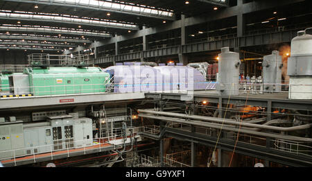 Nella foto è raffigurata una vista generale dell'interno della sala turbine della centrale elettrica di Longannet. Scottish Power ha presentato uno studio di fattibilità per convertire le sue stazioni in tecnologia del carbone pulito, in quello che sarebbe il più grande progetto del suo tipo in Europa Foto Stock