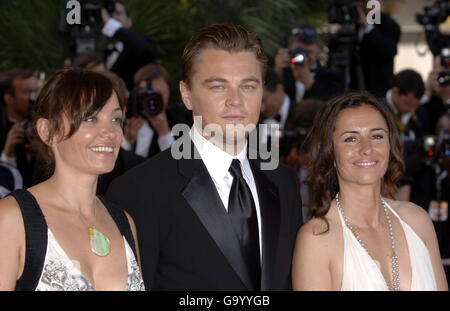 AP OUT Leonardo di Caprio si pone per i fotografi durante la fotocellula per 'l'undicesima ora' durante il 60° Festival annuale del Cinema di Cannes, in Francia. Foto Stock
